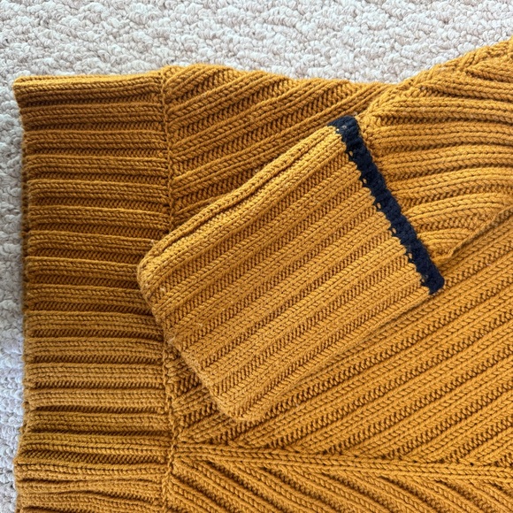 V-Neck Chunky Knit Mustard Wool Sweater - Picture 4 of 7